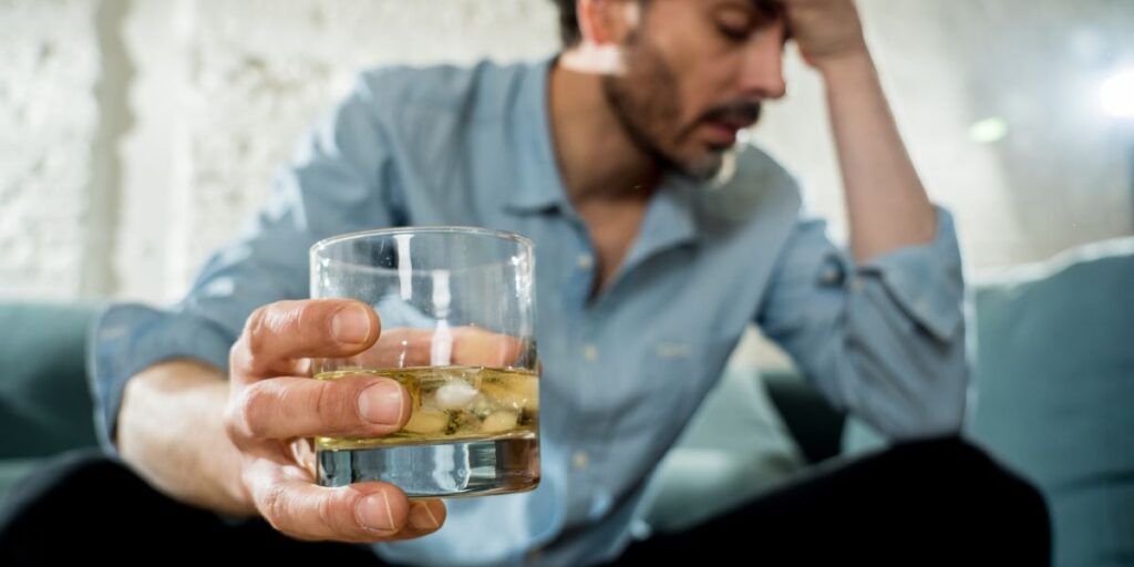 alcohol use disorder risks